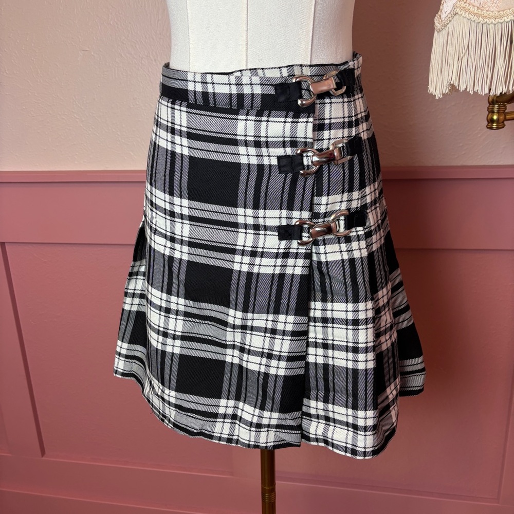 grunge goth y2k vintage plaid mini skirt street code sz 7/8 black white buckle